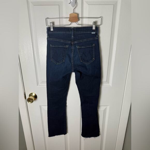 Mother The Insider Crop Step Fray Jeans in Off Limits 25 - Picture 5 of 9